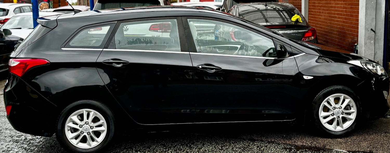 Used Hyundai i30 2017 for sale - 76935417: Photo 2