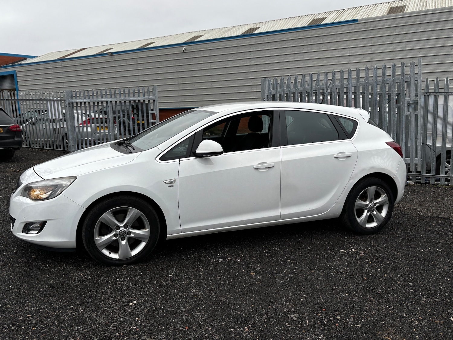 Used Vauxhall Astra 2011 for sale - 77335790: Photo 27