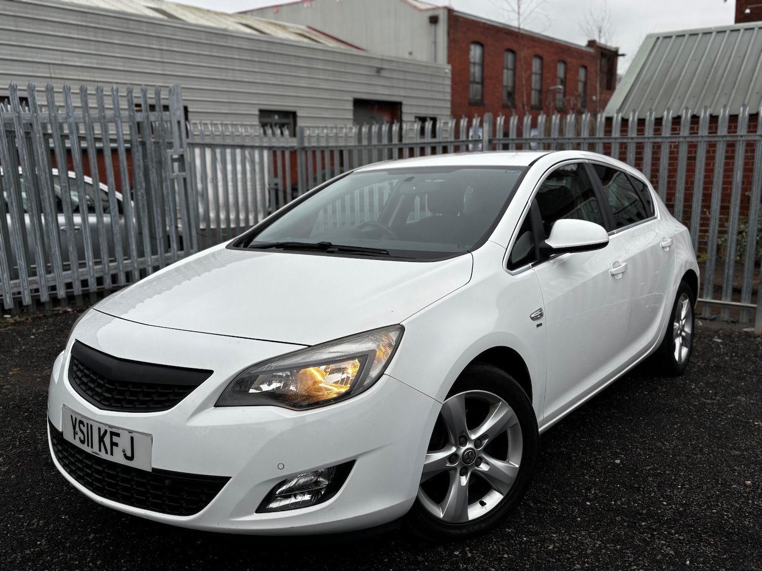 Used Vauxhall Astra 2011 for sale - 77335790: Photo 3