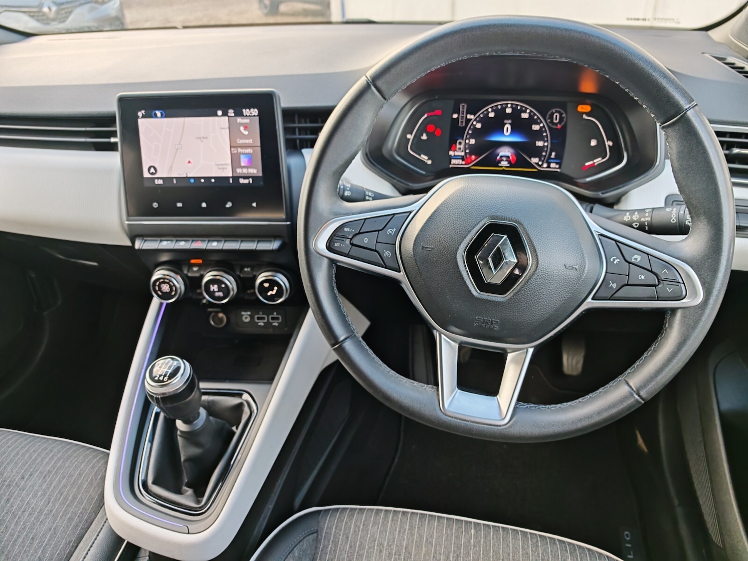 Used Renault Clio 2023 for sale - 76872340: Photo 11