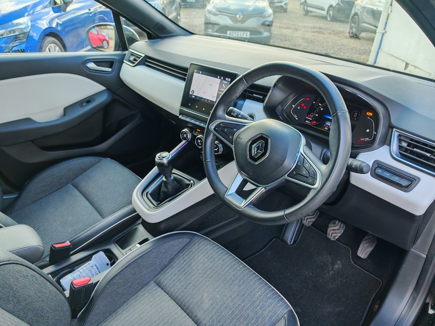 Used Renault Clio 2023 for sale - 76872340: Photo 12