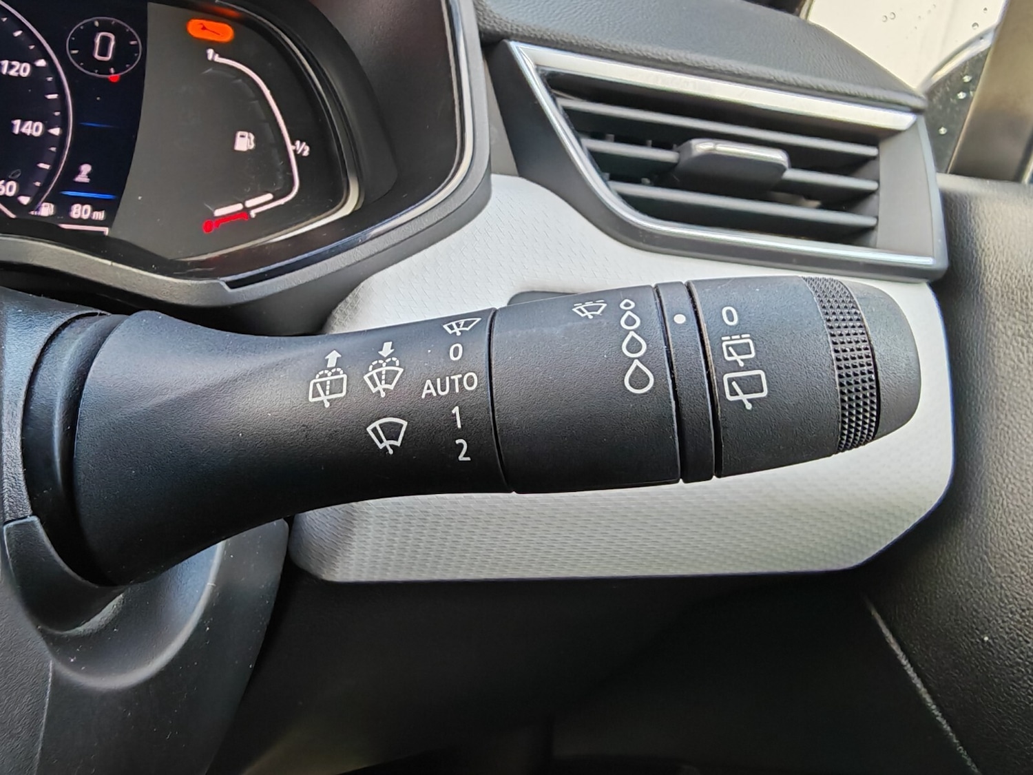 Used Renault Clio 2023 for sale - 76872340: Photo 15