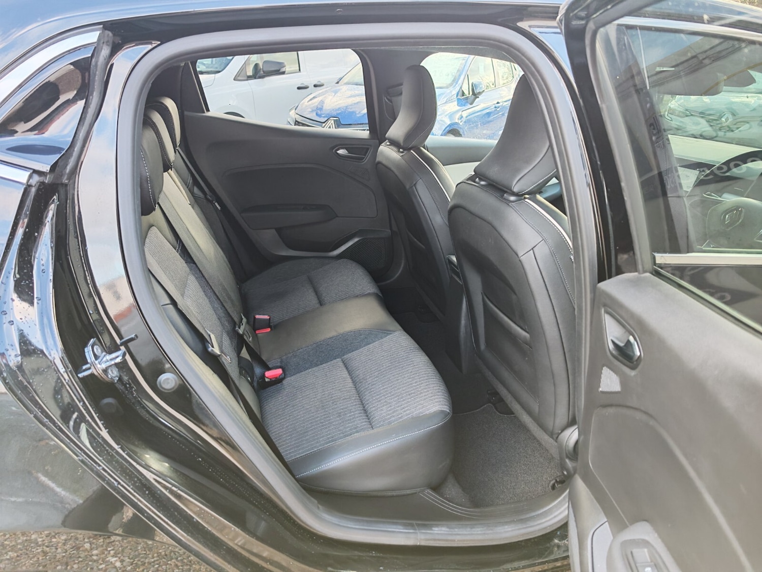 Used Renault Clio 2023 for sale - 76872340: Photo 9