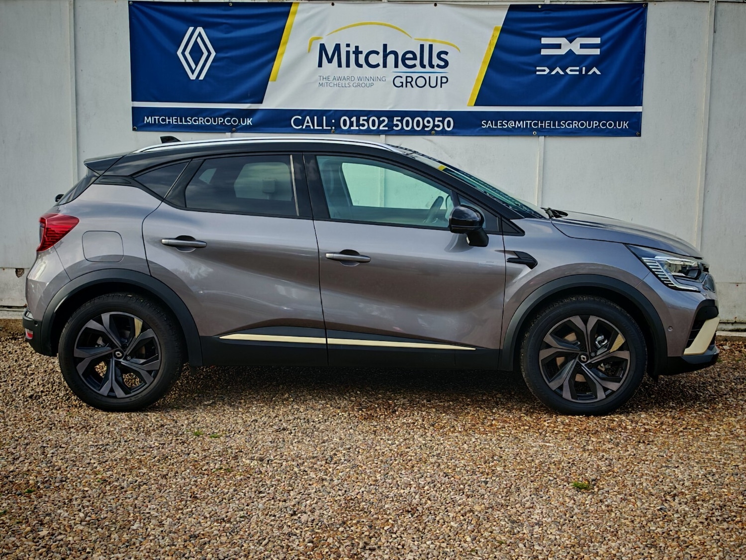 Used Renault Captur 2023 for sale - 76466178: Photo 2