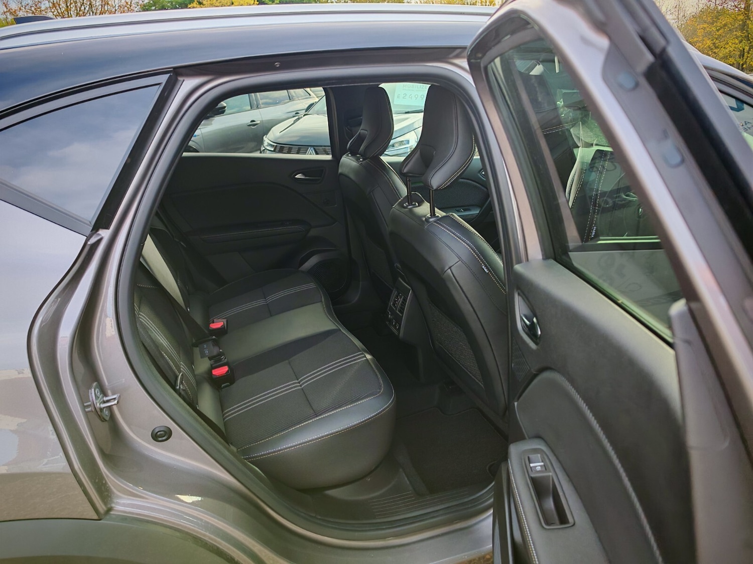 Used Renault Captur 2023 for sale - 76466178: Photo 8