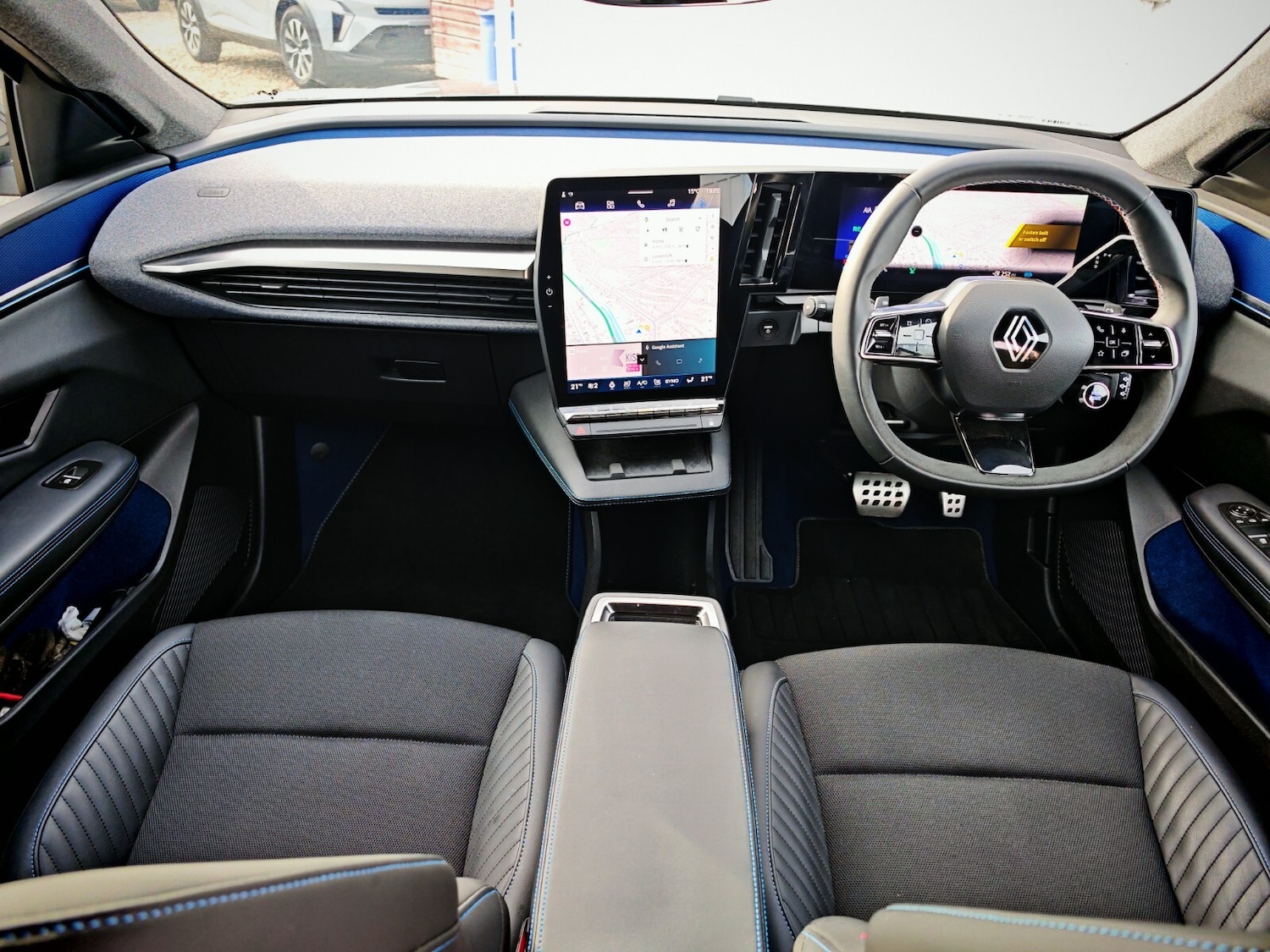 Used Renault Scenic E-Tech 2024 for sale - 76869579: Photo 11