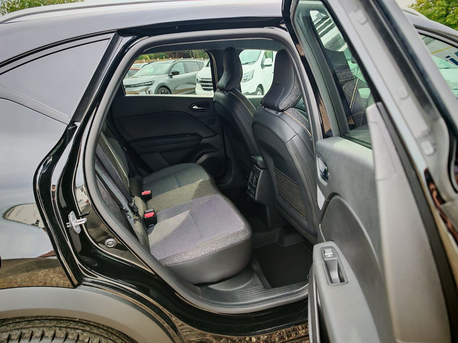 Used Renault Captur 2025 for sale - 76871378: Photo 8