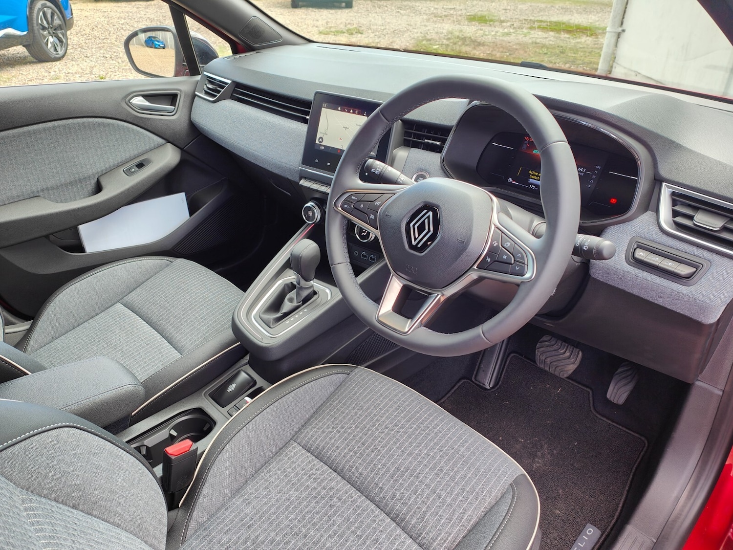 Used Renault Clio 2024 for sale - 76355038: Photo 11
