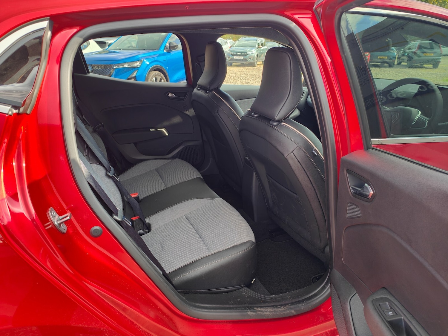 Used Renault Clio 2024 for sale - 76355038: Photo 7