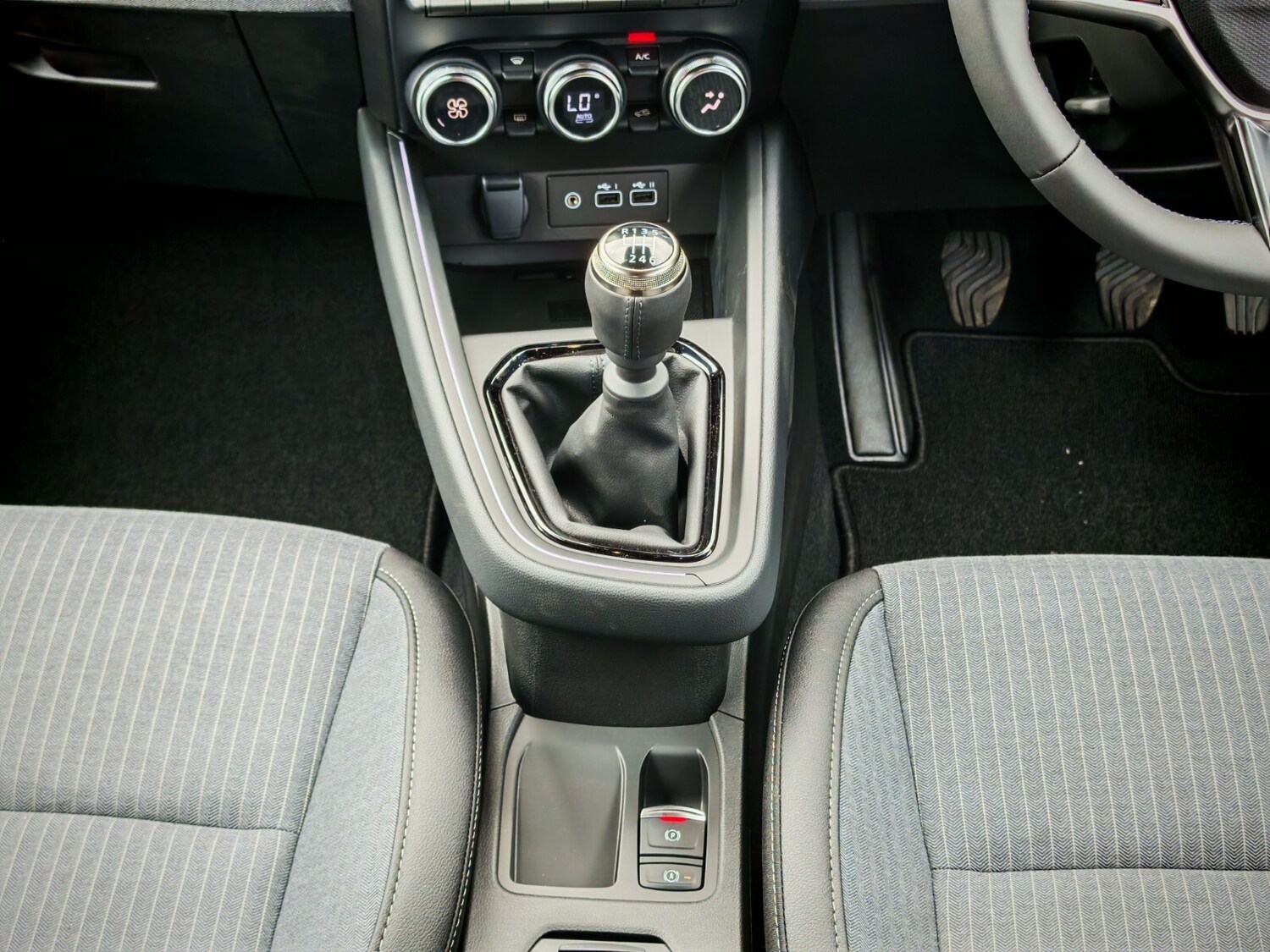 Used Renault Clio 2025 for sale - 77346954: Photo 12