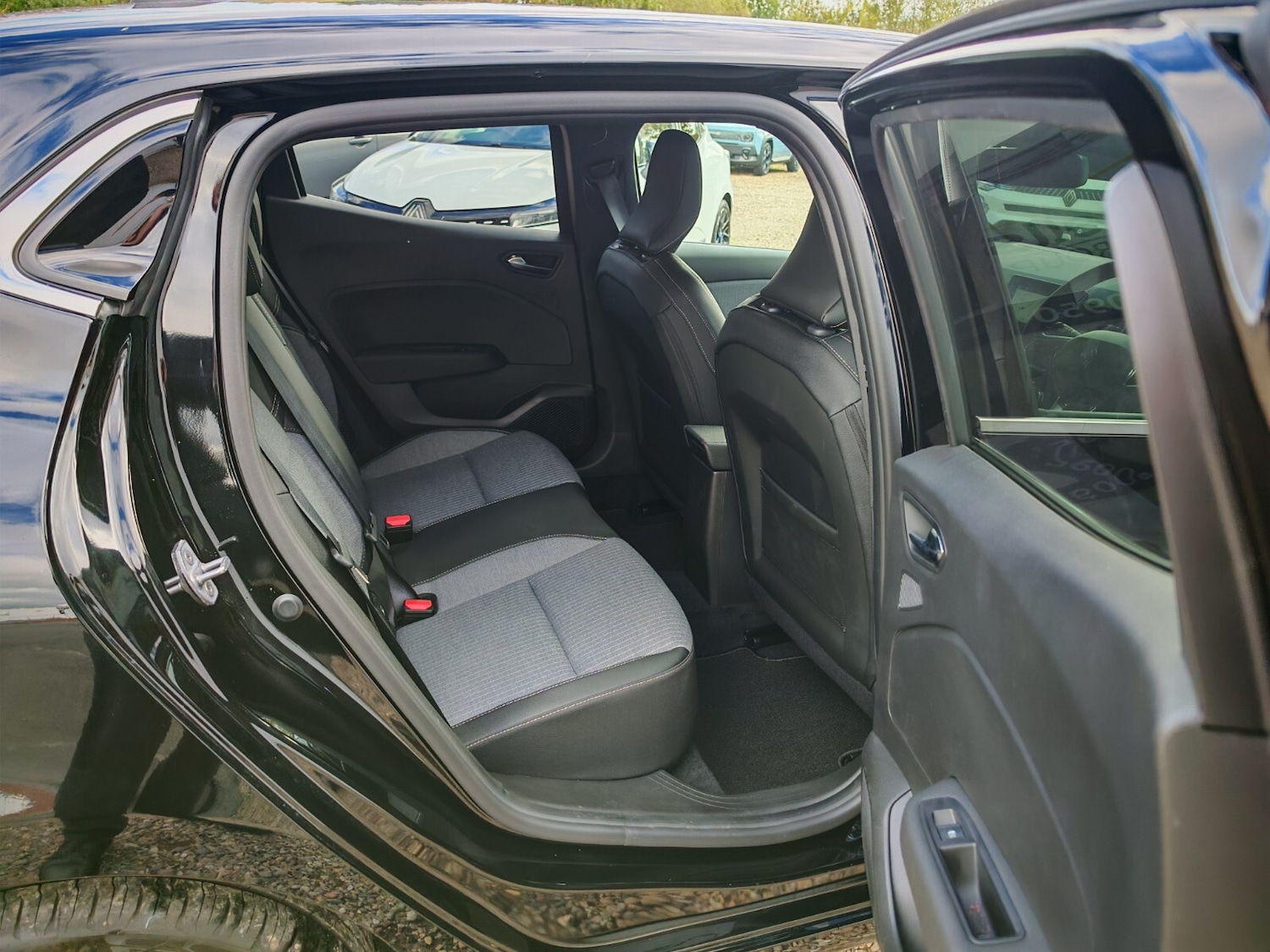 Used Renault Clio 2025 for sale - 76871512: Photo 8