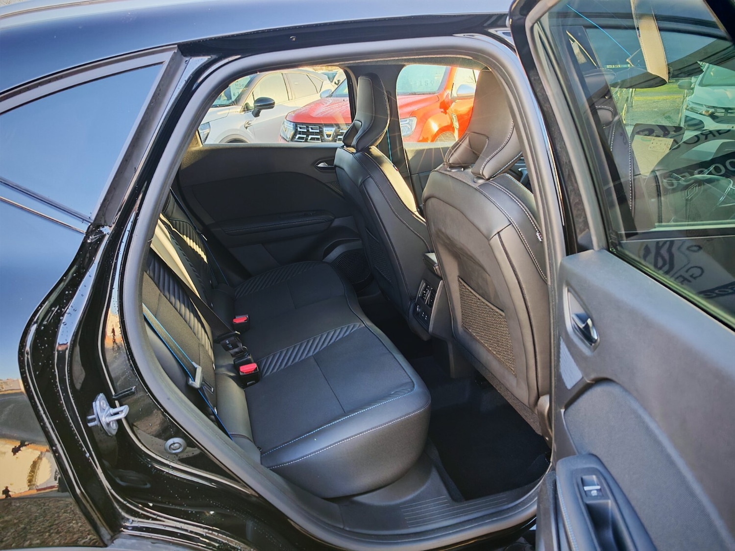 Used Renault Captur 2024 for sale - 76874229: Photo 8