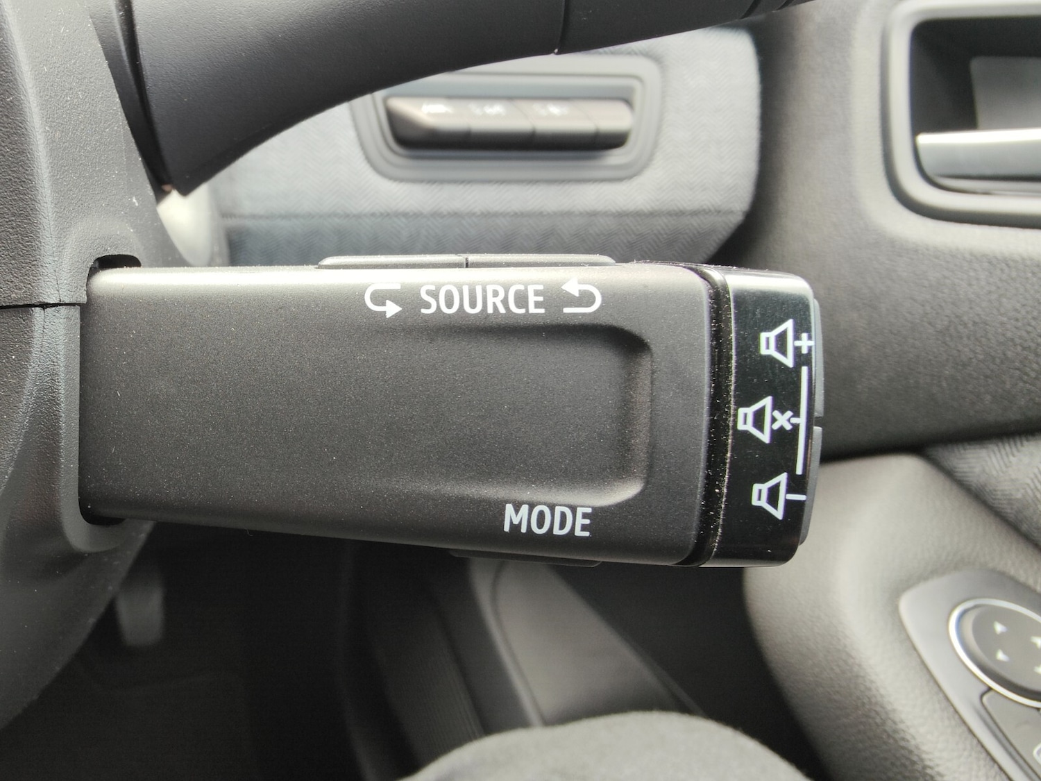 Used Renault Clio 2024 for sale - 76869163: Photo 15