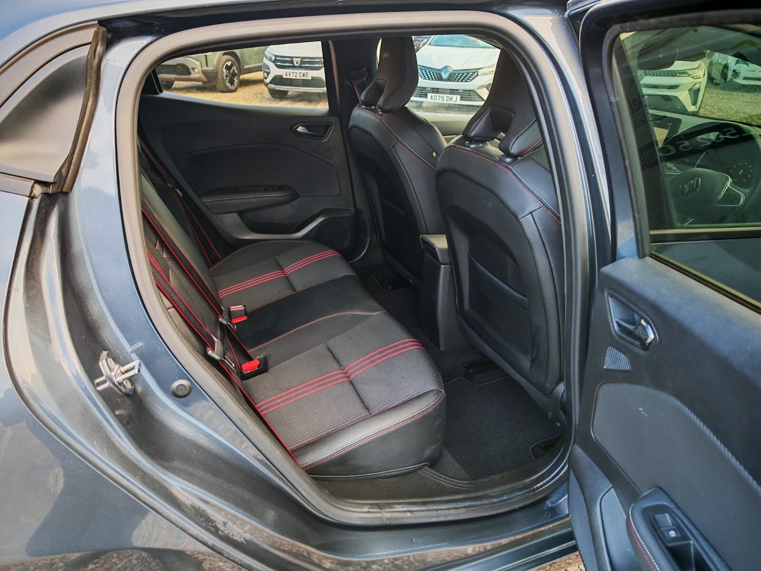 Used Renault Clio 2023 for sale - 76870802: Photo 9