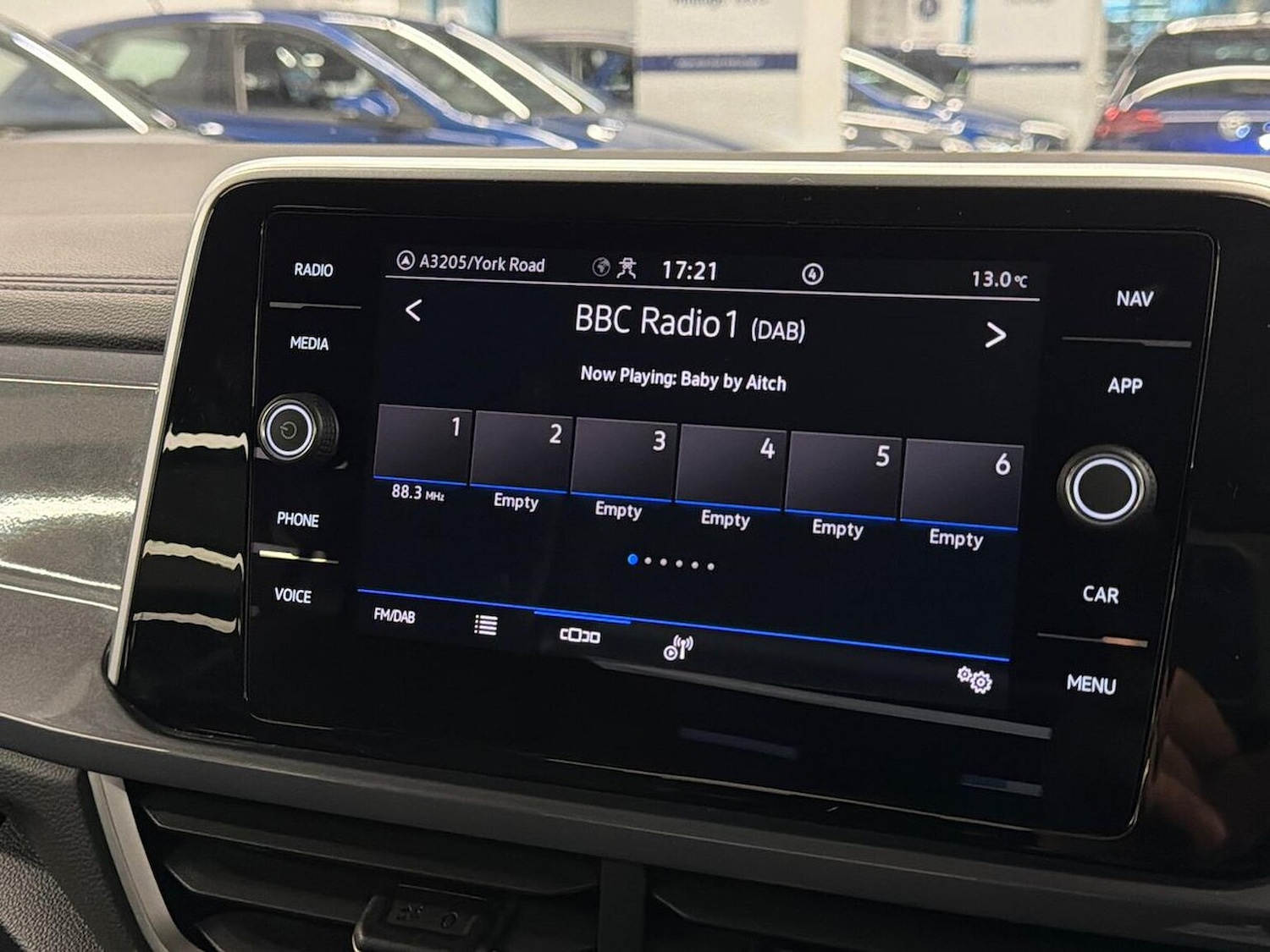 Used Volkswagen T-Roc 2024 for sale - 76396903: Photo 11