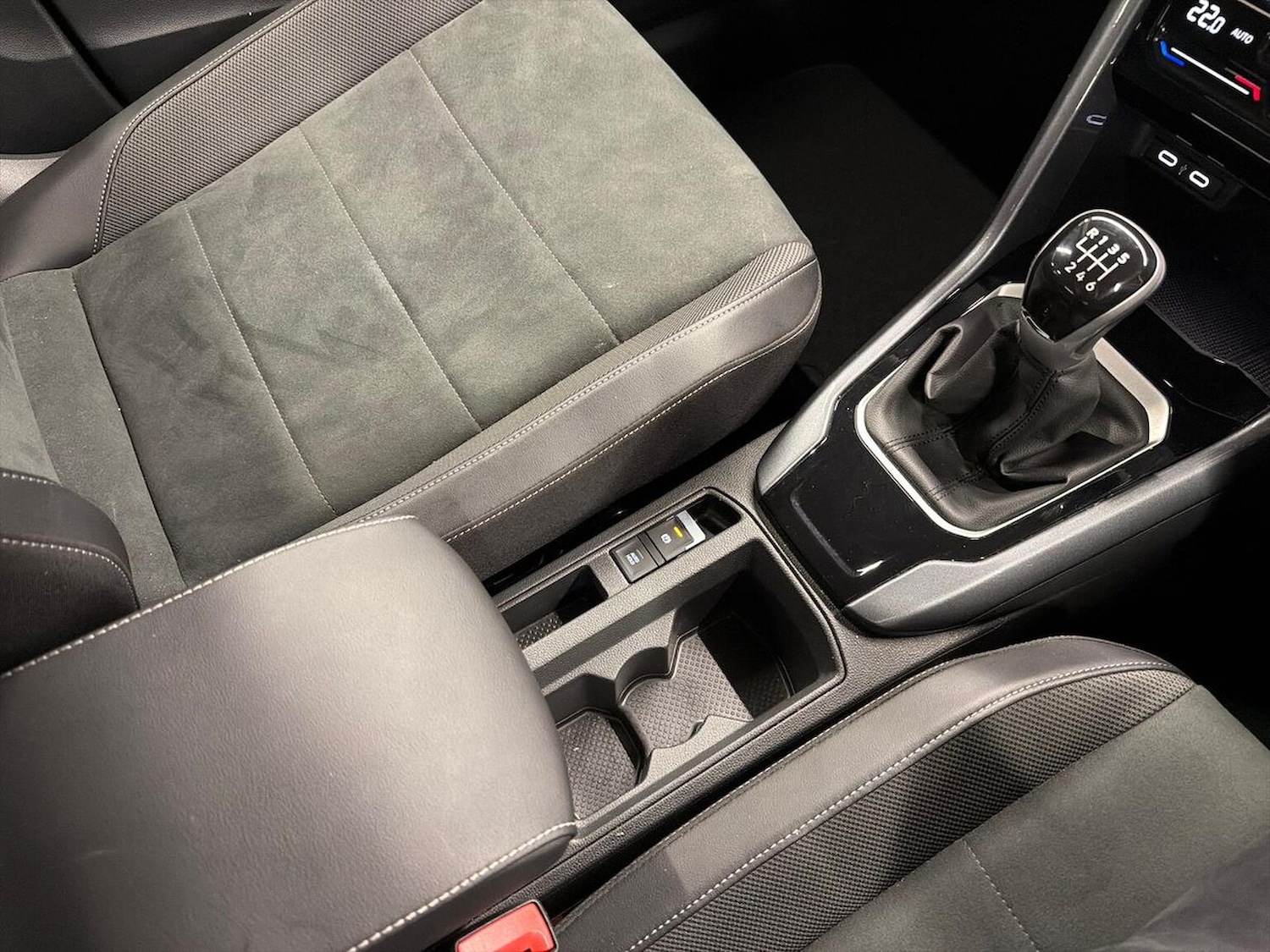 Used Volkswagen T-Roc 2024 for sale - 76396903: Photo 13