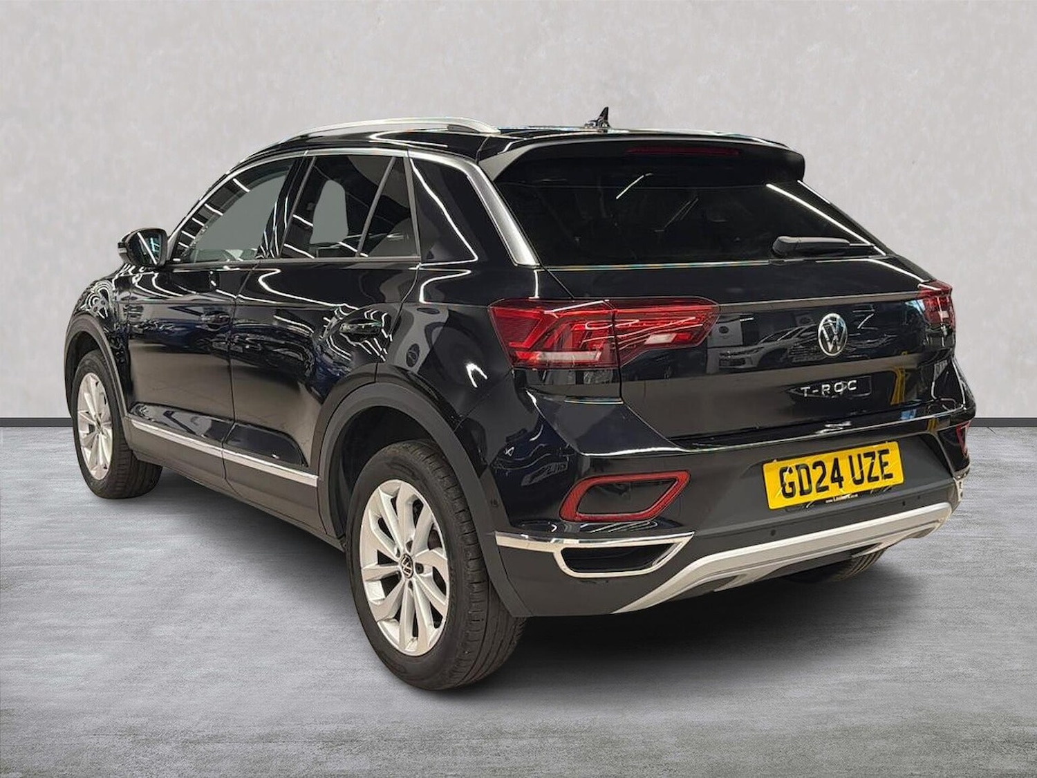 Used Volkswagen T-Roc 2024 for sale - 76396903: Photo 2