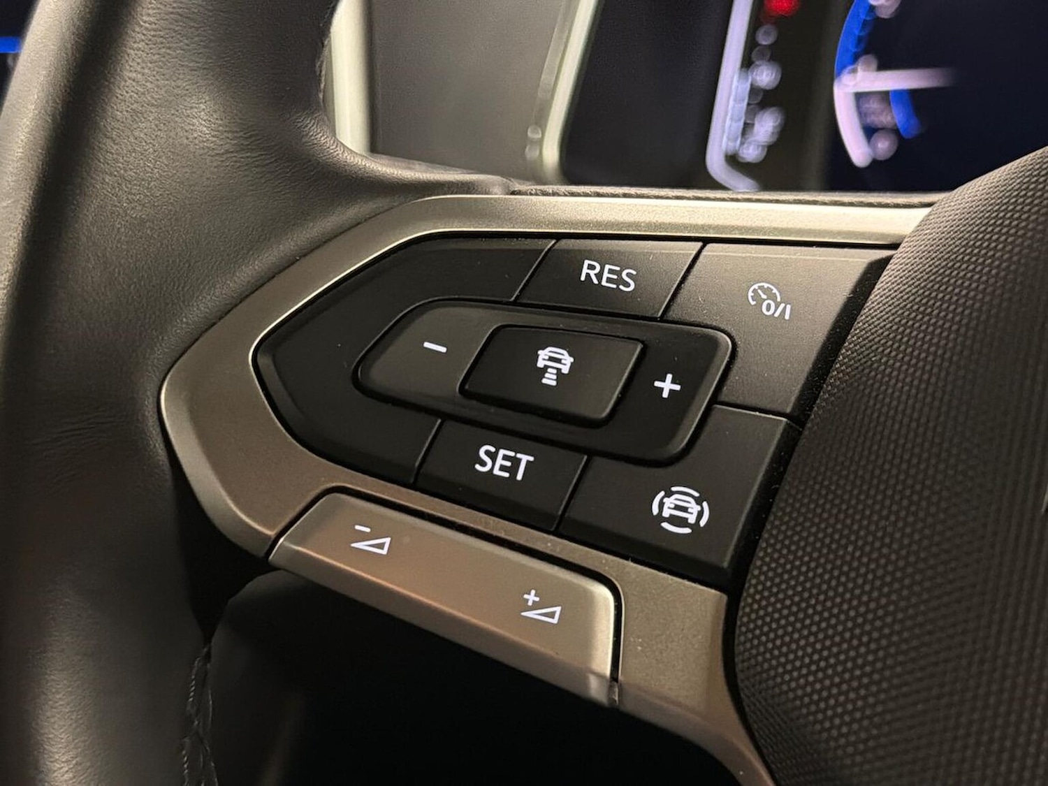 Used Volkswagen T-Roc 2024 for sale - 76396903: Photo 27