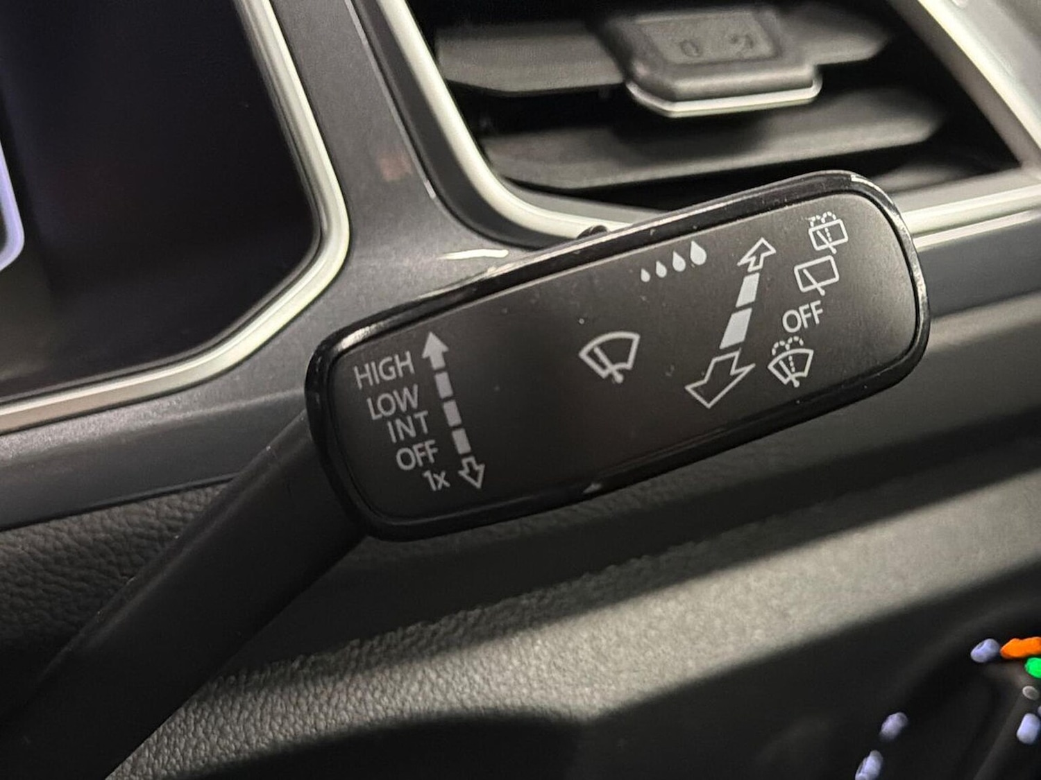 Used Volkswagen T-Roc 2024 for sale - 76396903: Photo 28