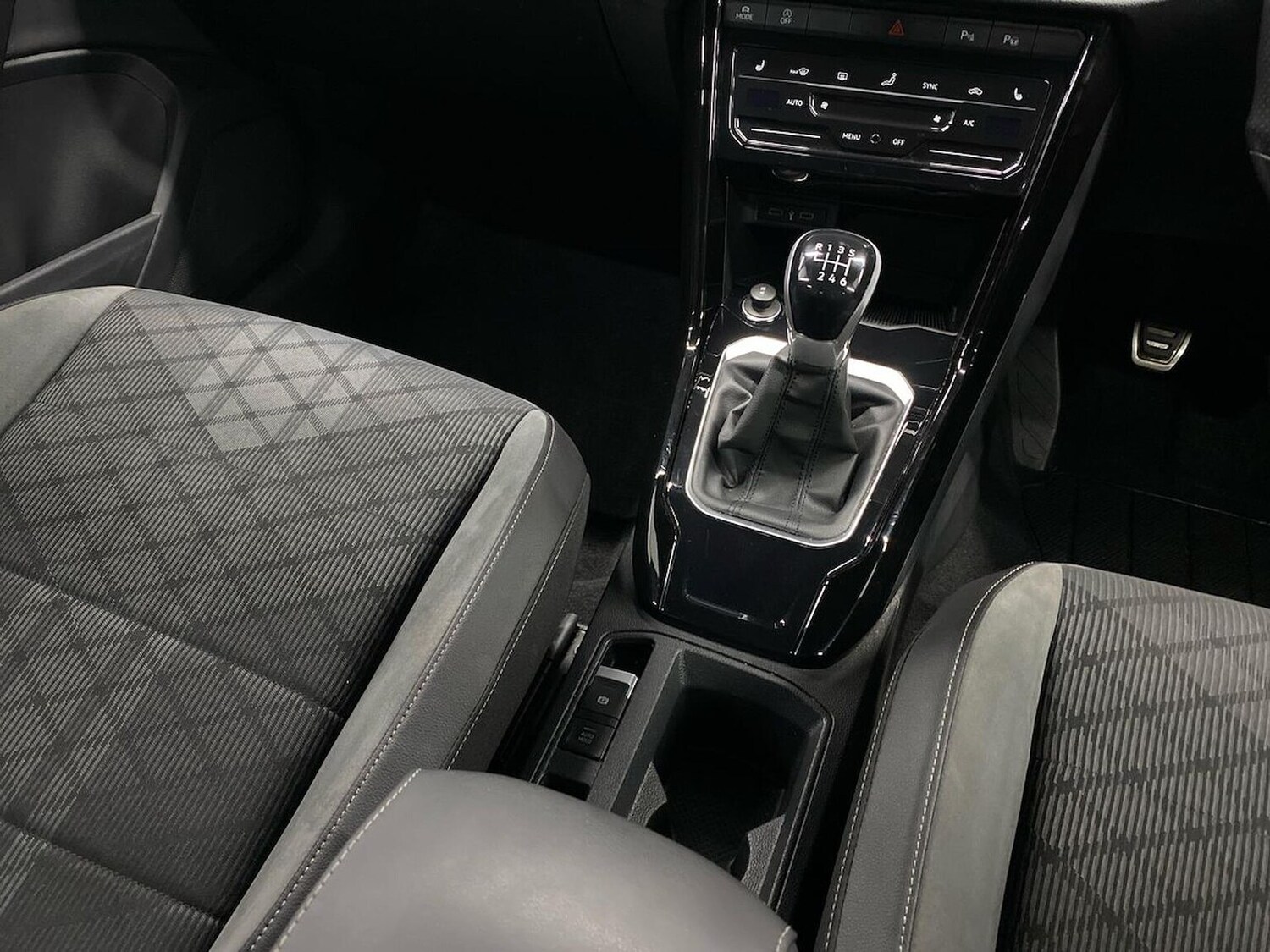 Used Volkswagen T-Roc 2022 for sale - 76637772: Photo 13