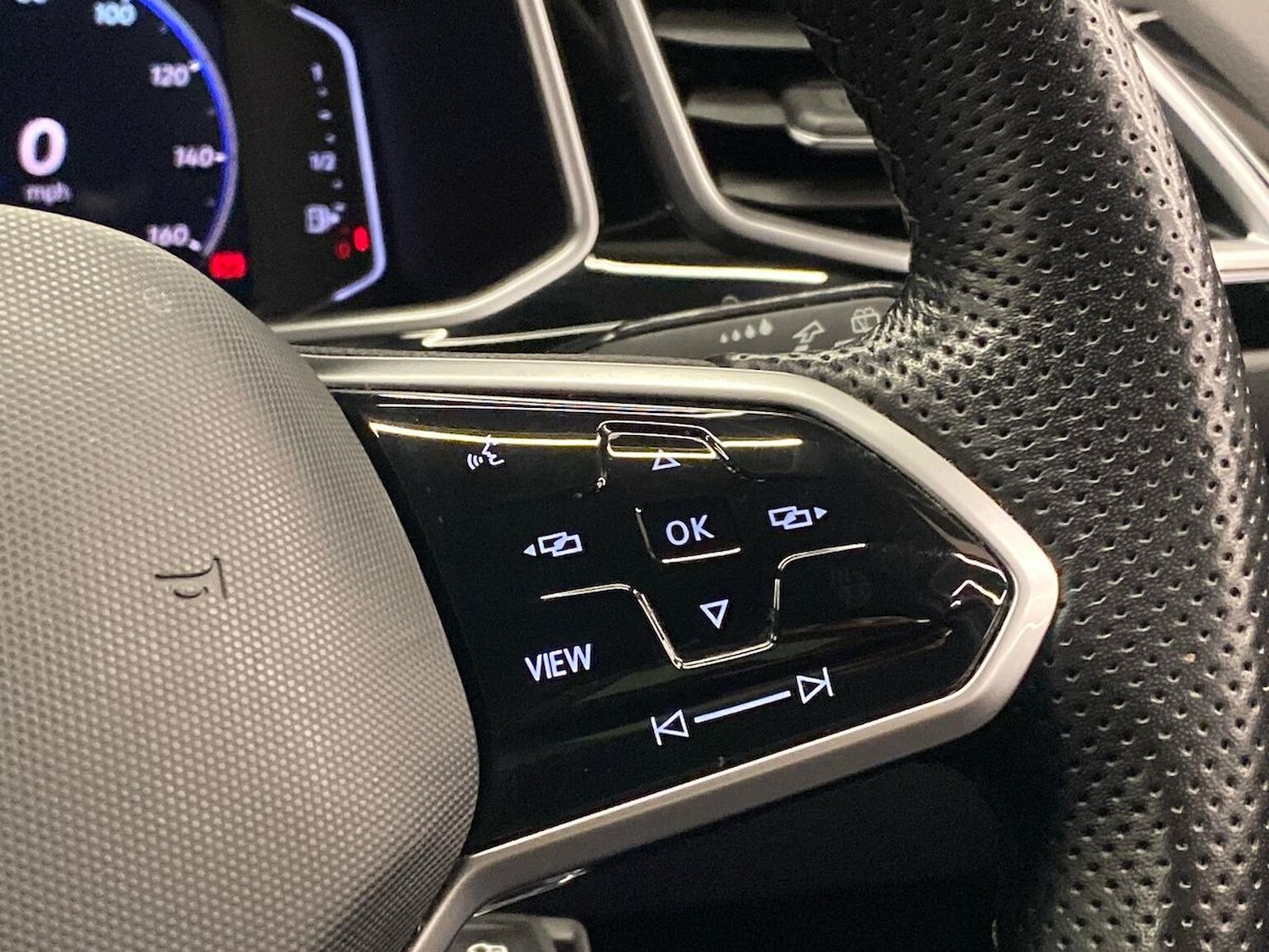 Used Volkswagen T-Roc 2022 for sale - 76637772: Photo 25