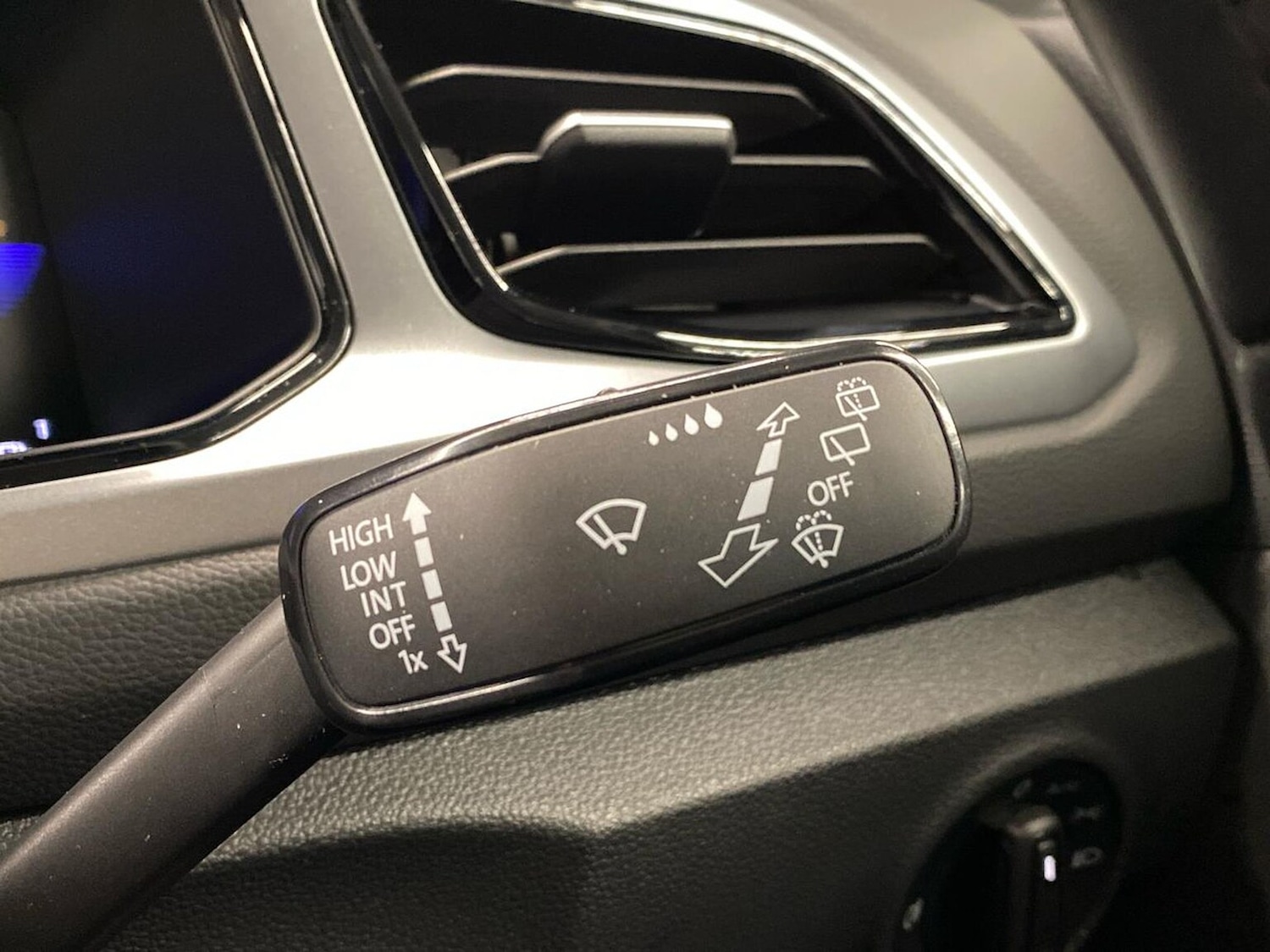 Used Volkswagen T-Roc 2022 for sale - 76885050: Photo 27