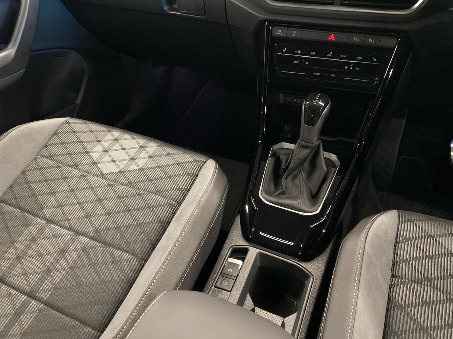 Used Volkswagen T-Roc 2026 for sale - 77888633: Photo 13