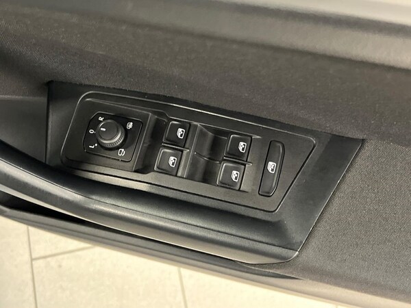 Used Volkswagen T-Roc 2023 for sale - 75994996: Photo 21