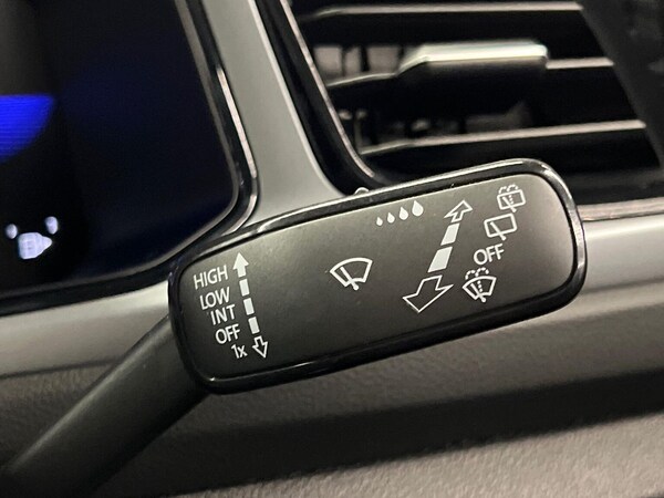 Used Volkswagen T-Roc 2023 for sale - 75994996: Photo 26