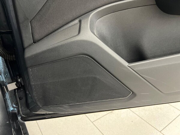Used Volkswagen T-Roc 2023 for sale - 75994996: Photo 28
