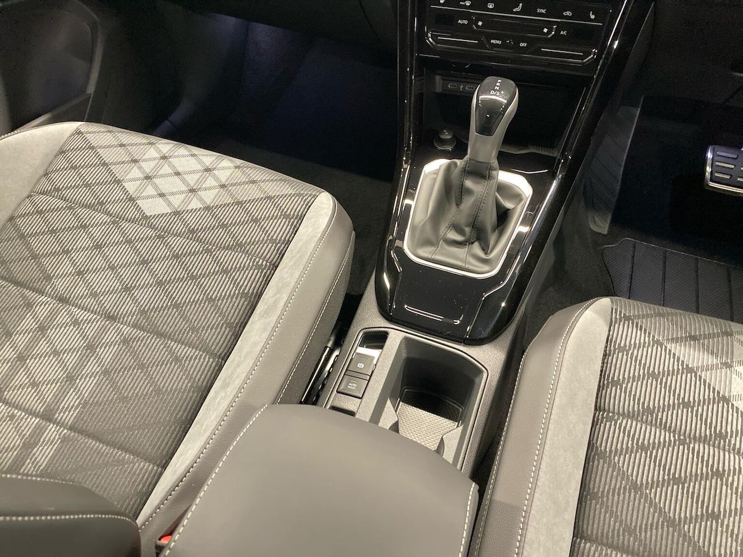 Used Volkswagen T-Roc 2025 for sale - 77517766: Photo 13