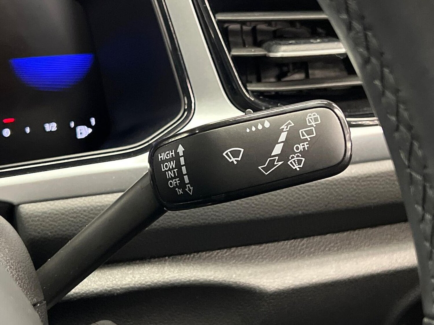 Used Volkswagen T-Roc 2022 for sale - 76605598: Photo 26