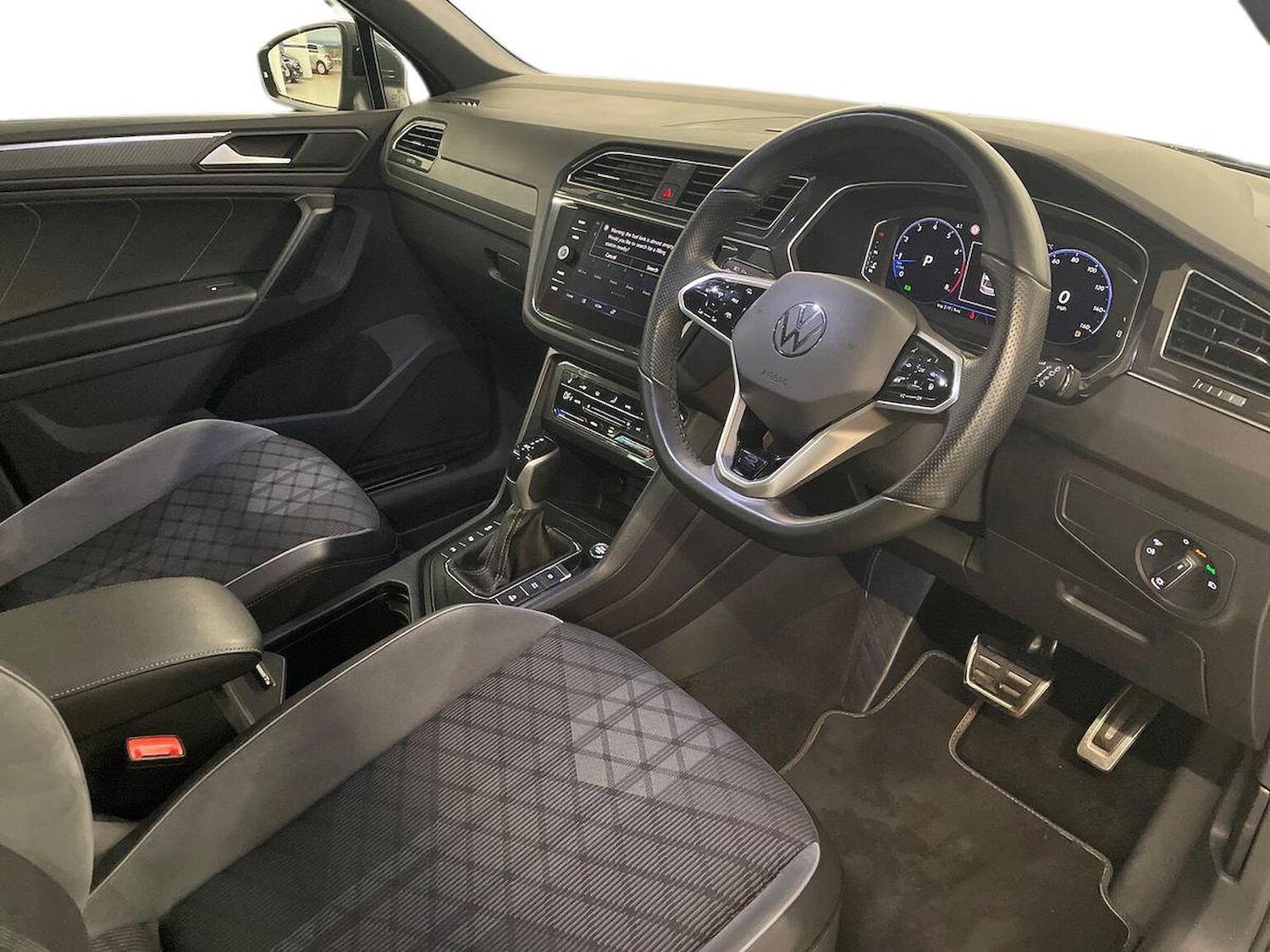 Used Volkswagen Tiguan 2023 for sale - 76860060: Photo 15