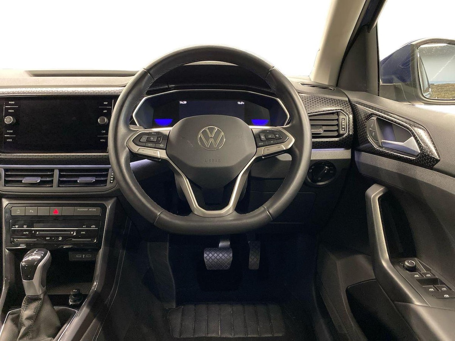 Used Volkswagen T-Cross 2023 for sale - 76273531: Photo 9