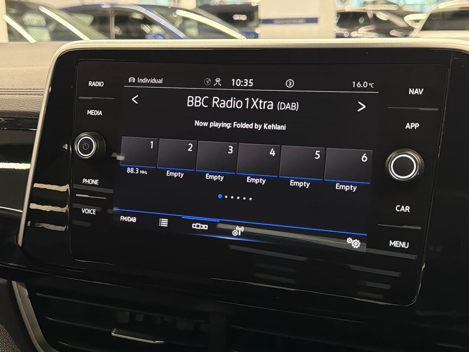 Used Volkswagen T-Roc 2023 for sale - 77487869: Photo 11