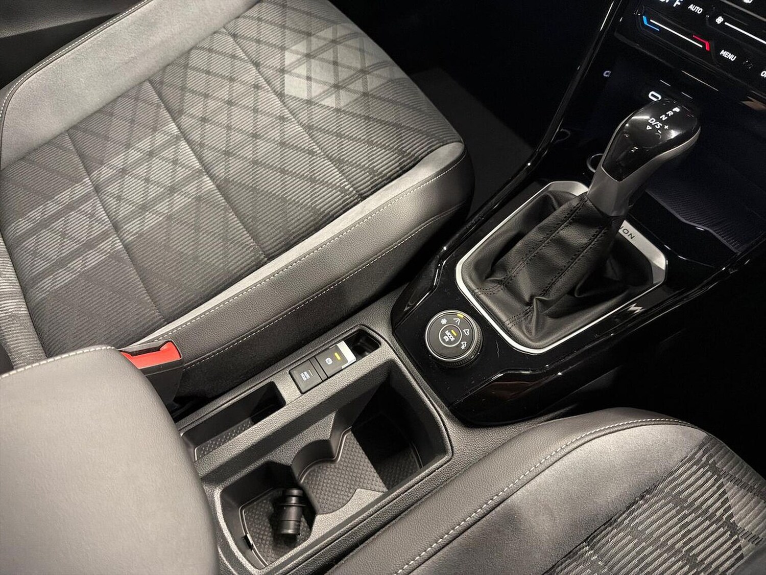 Used Volkswagen T-Roc 2023 for sale - 77487869: Photo 13