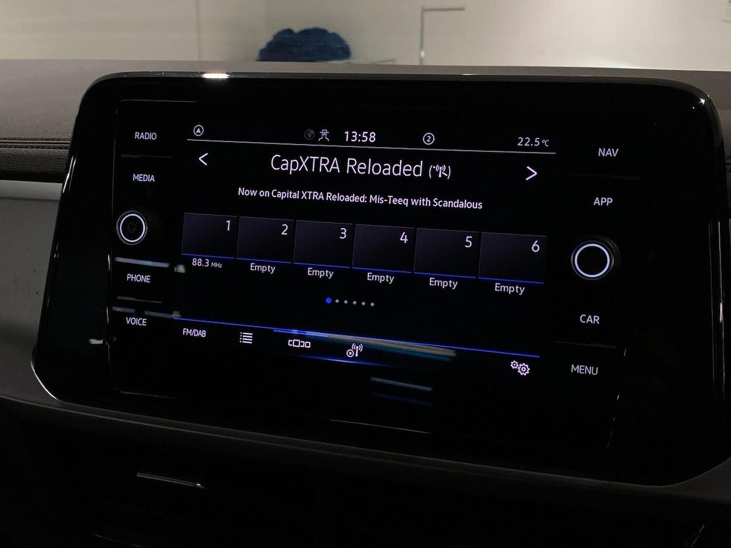 Used Volkswagen T-Roc 2023 for sale - 76541884: Photo 11