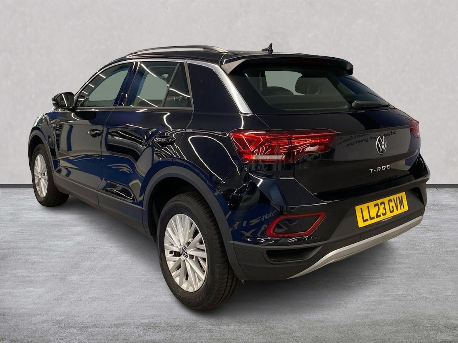 Used Volkswagen T-Roc 2023 for sale - 76541884: Photo 2