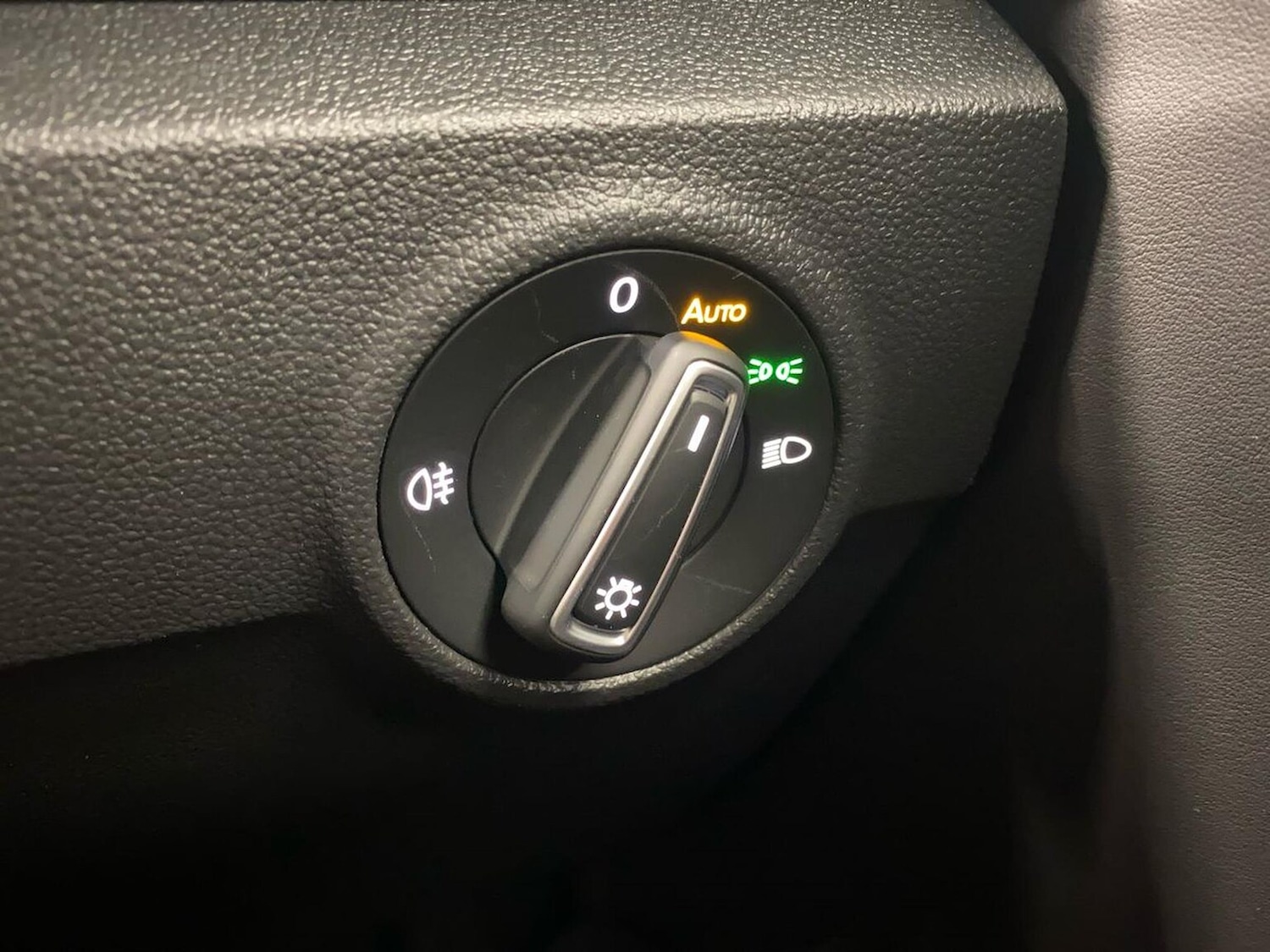 Used Volkswagen T-Roc 2025 for sale - 77073251: Photo 24