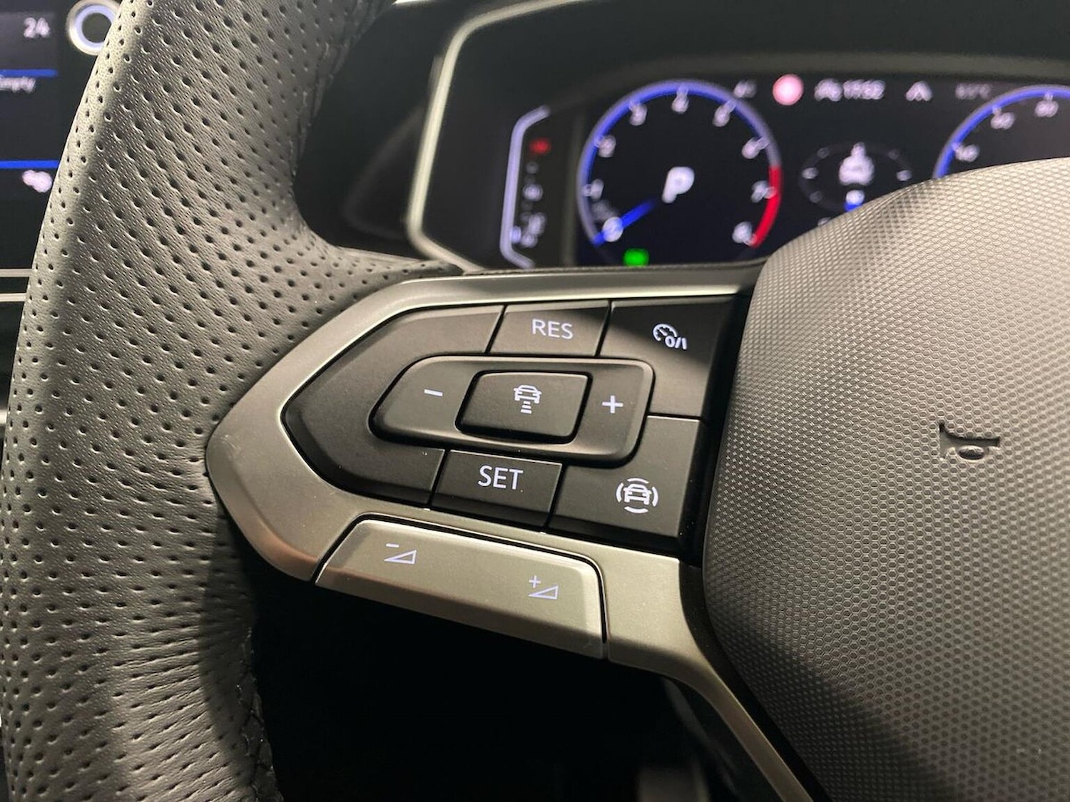 Used Volkswagen T-Roc 2025 for sale - 77073251: Photo 29