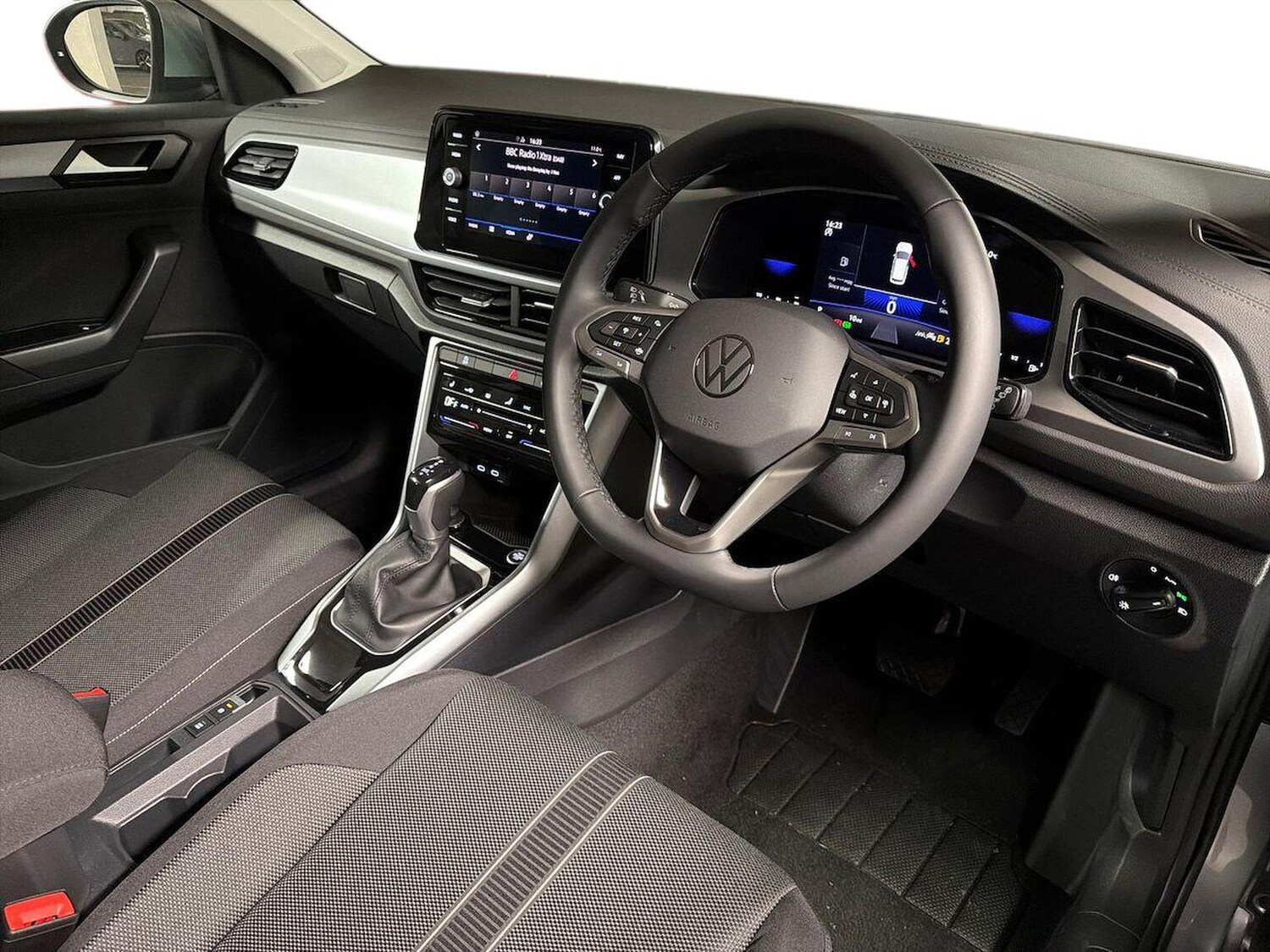 Used Volkswagen T-Roc 2025 for sale - 76219196: Photo 15