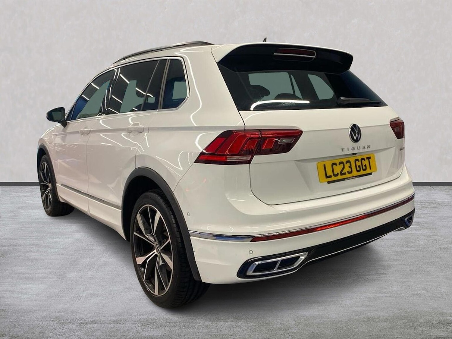 Used Volkswagen Tiguan 2023 for sale - 76182438: Photo 2