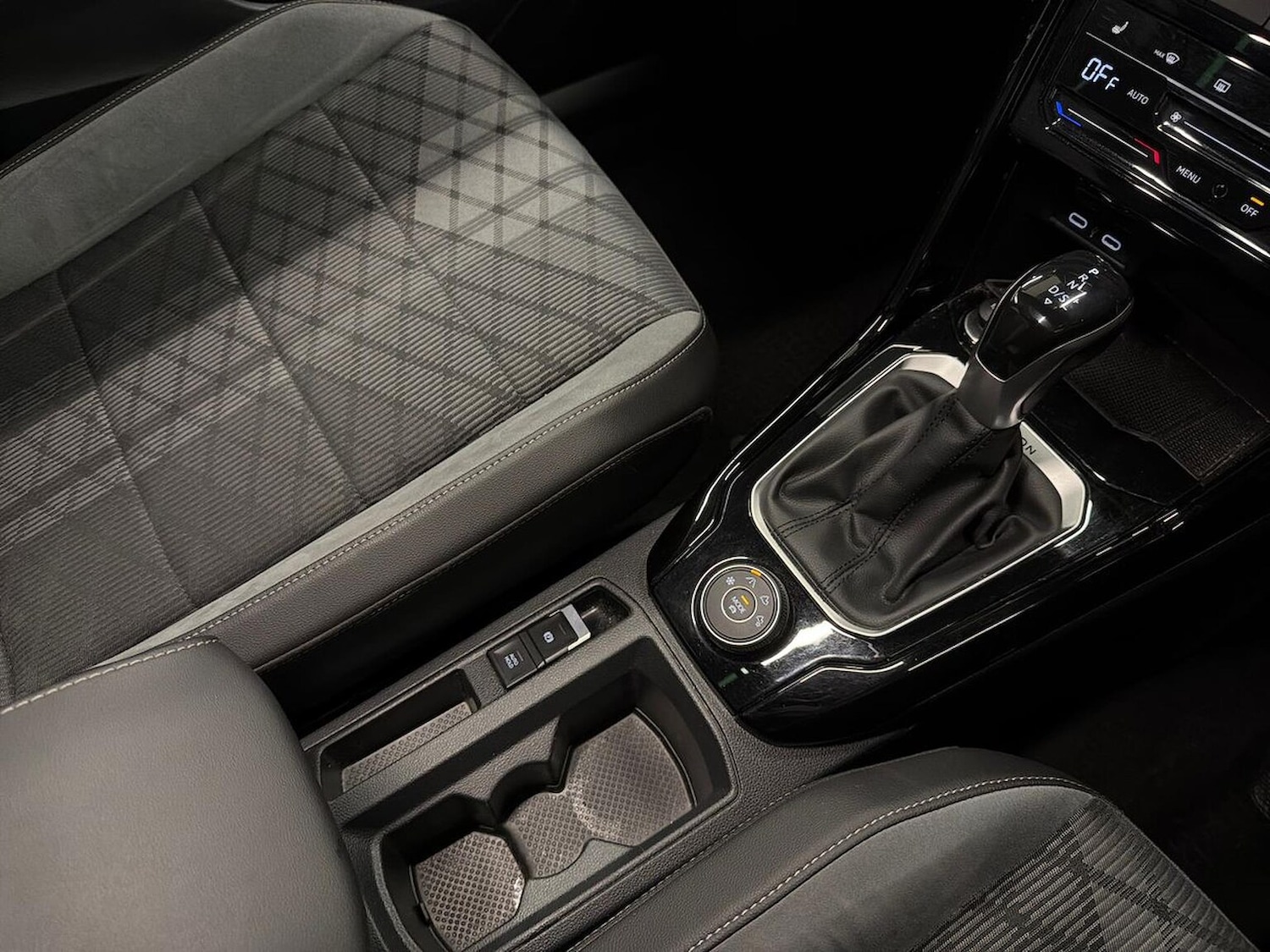 Used Volkswagen T-Roc 2024 for sale - 76380296: Photo 13