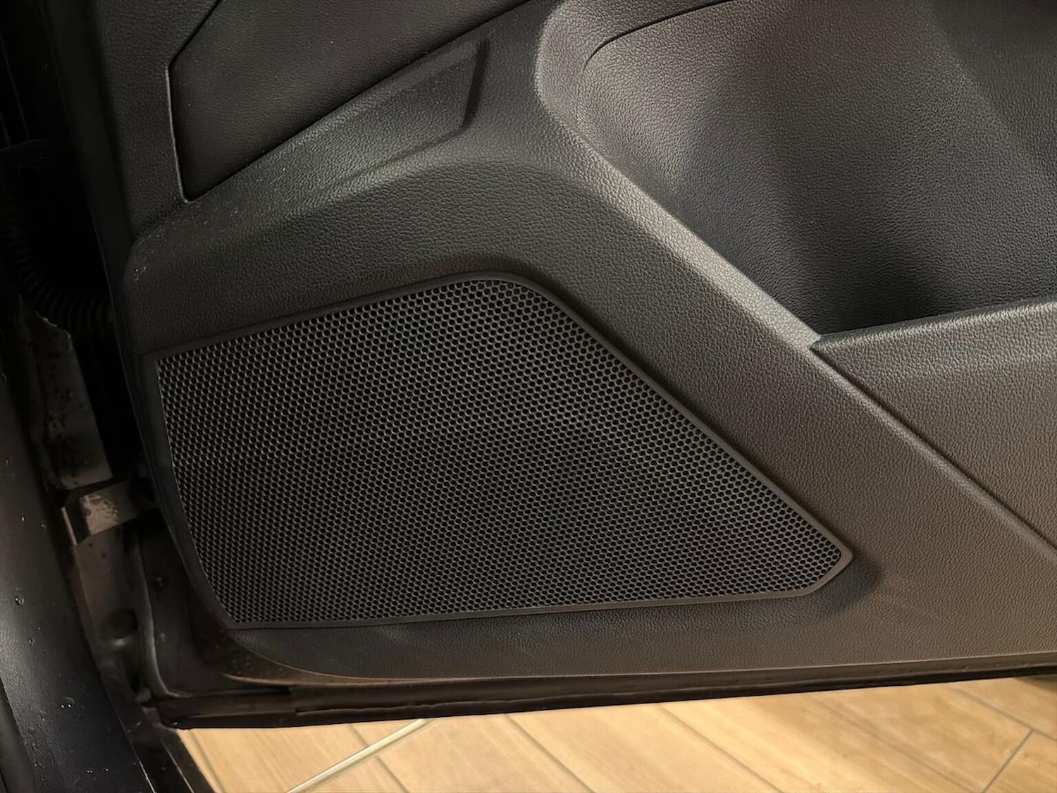 Used Volkswagen T-Roc 2024 for sale - 76380296: Photo 30