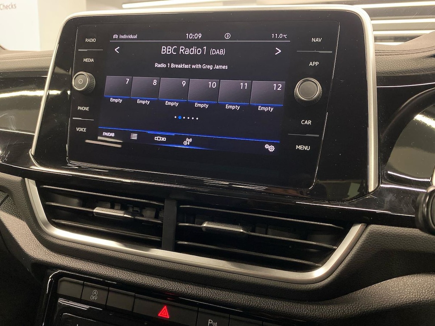 Used Volkswagen T-Roc 2022 for sale - 76807527: Photo 11