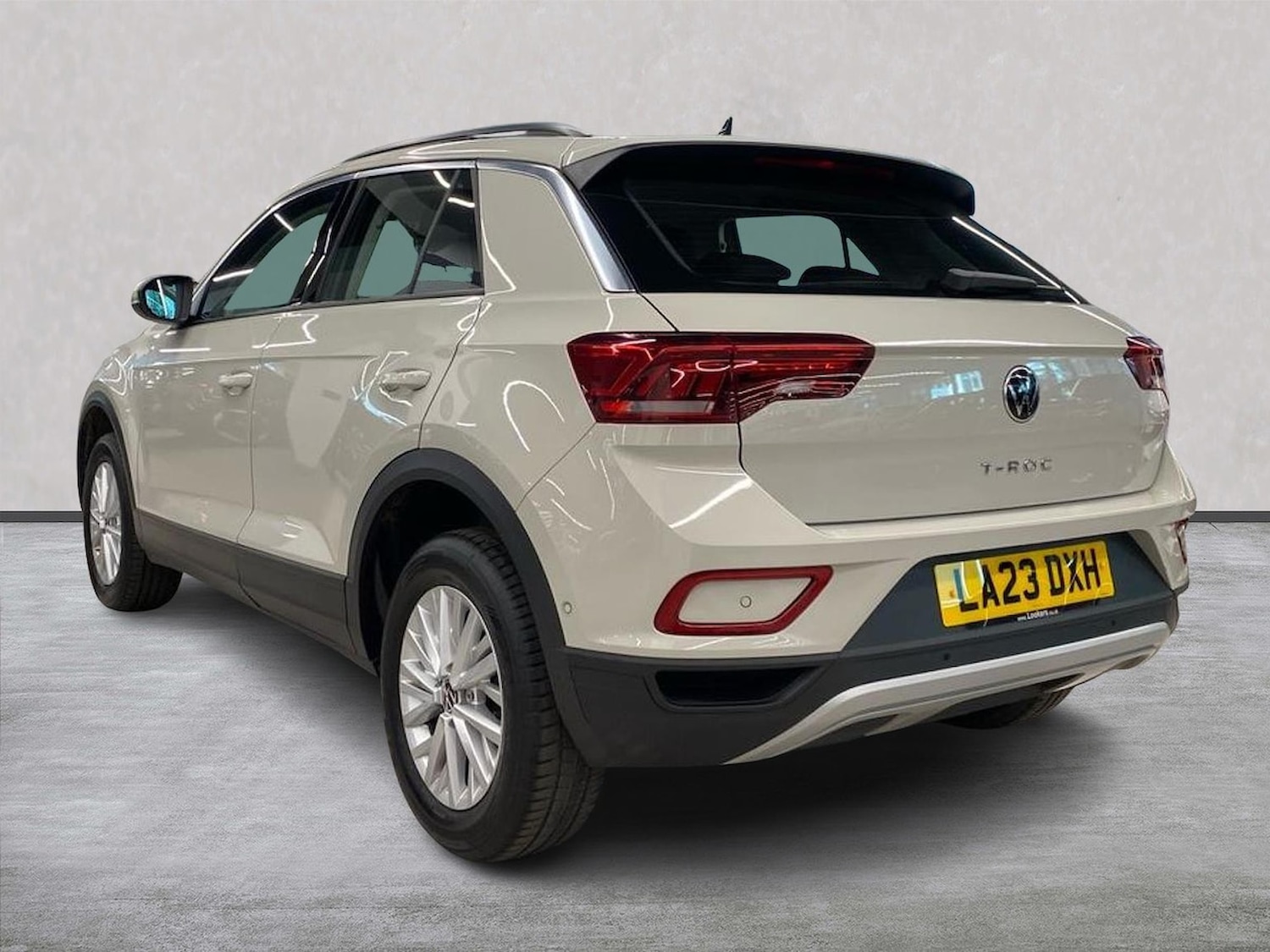 Used Volkswagen T-Roc 2023 for sale - 78195283: Photo 2