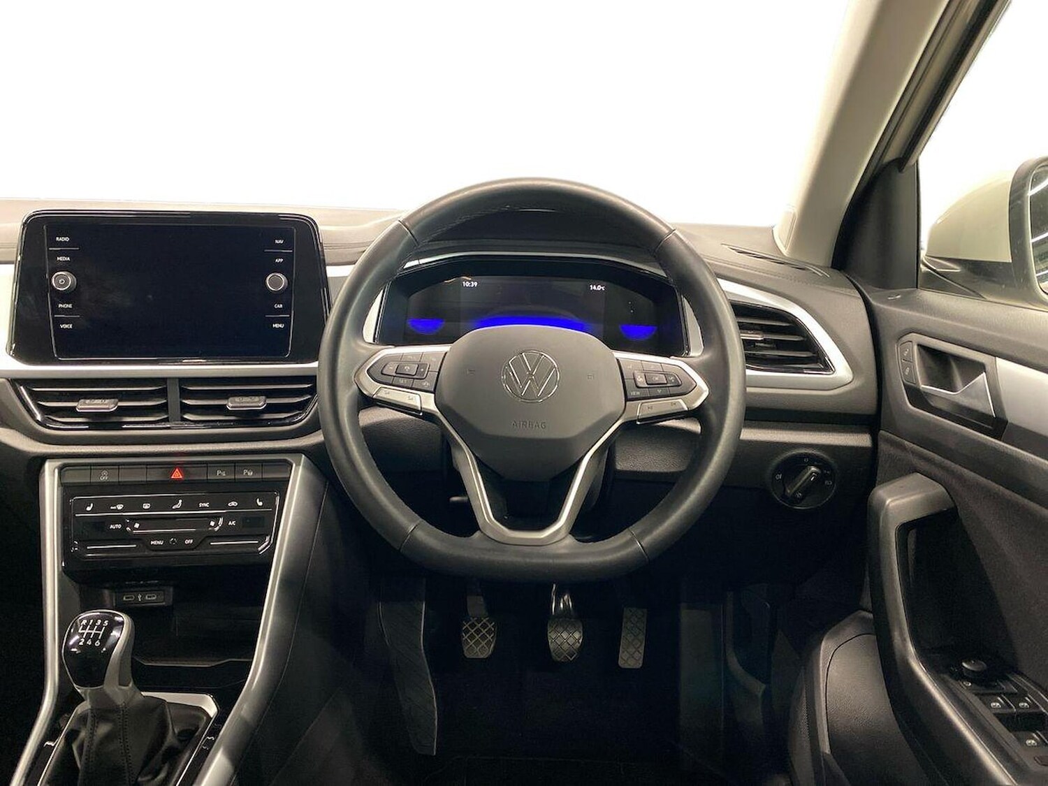 Used Volkswagen T-Roc 2023 for sale - 78195283: Photo 9