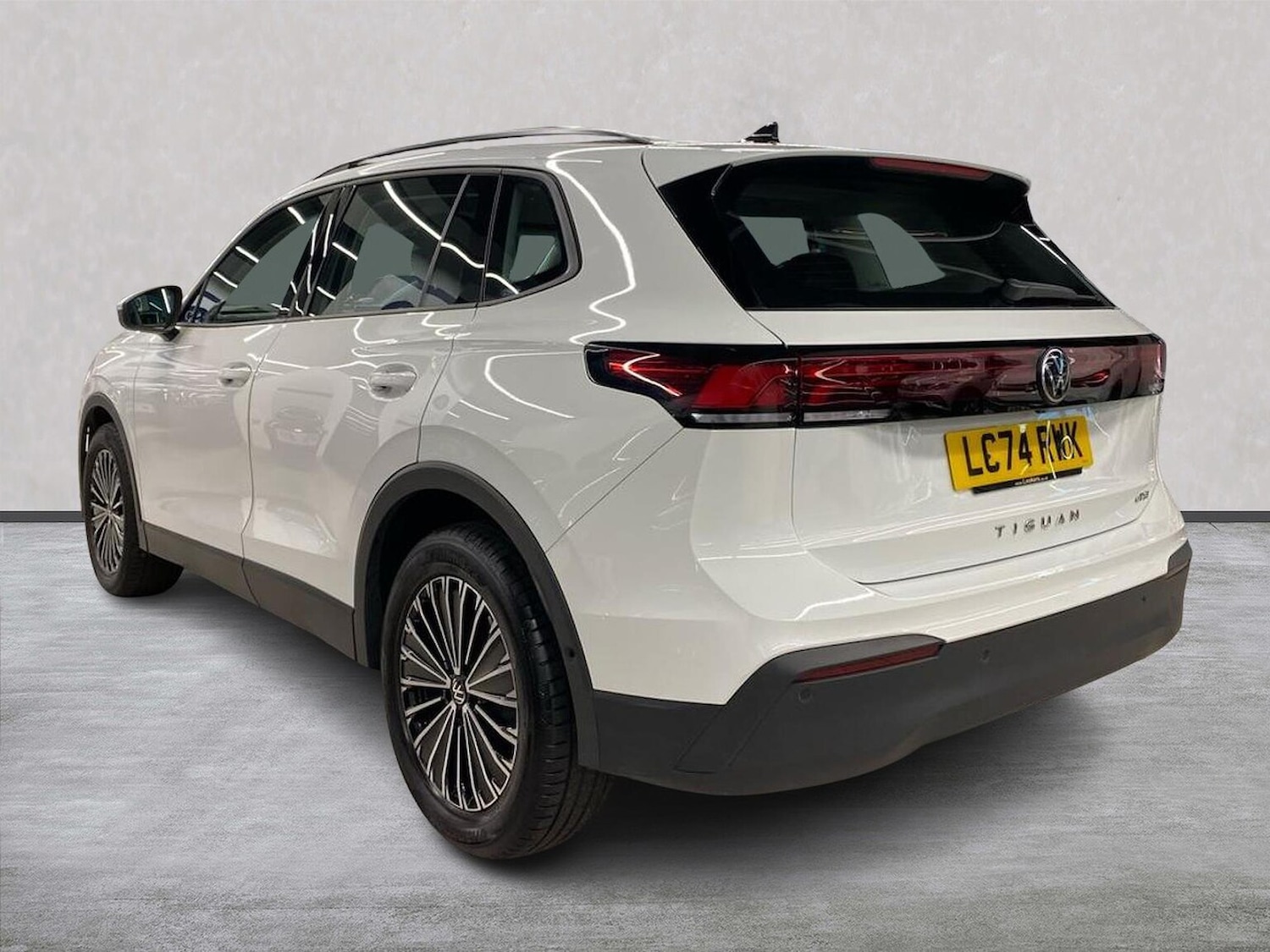 Used Volkswagen Tiguan 2024 for sale - 76735613: Photo 2