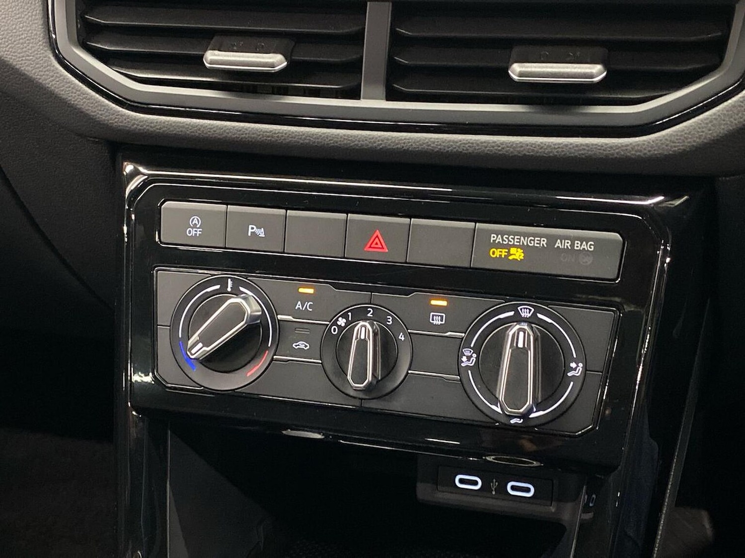 Used Volkswagen T-Cross 2024 for sale - 76637766: Photo 12