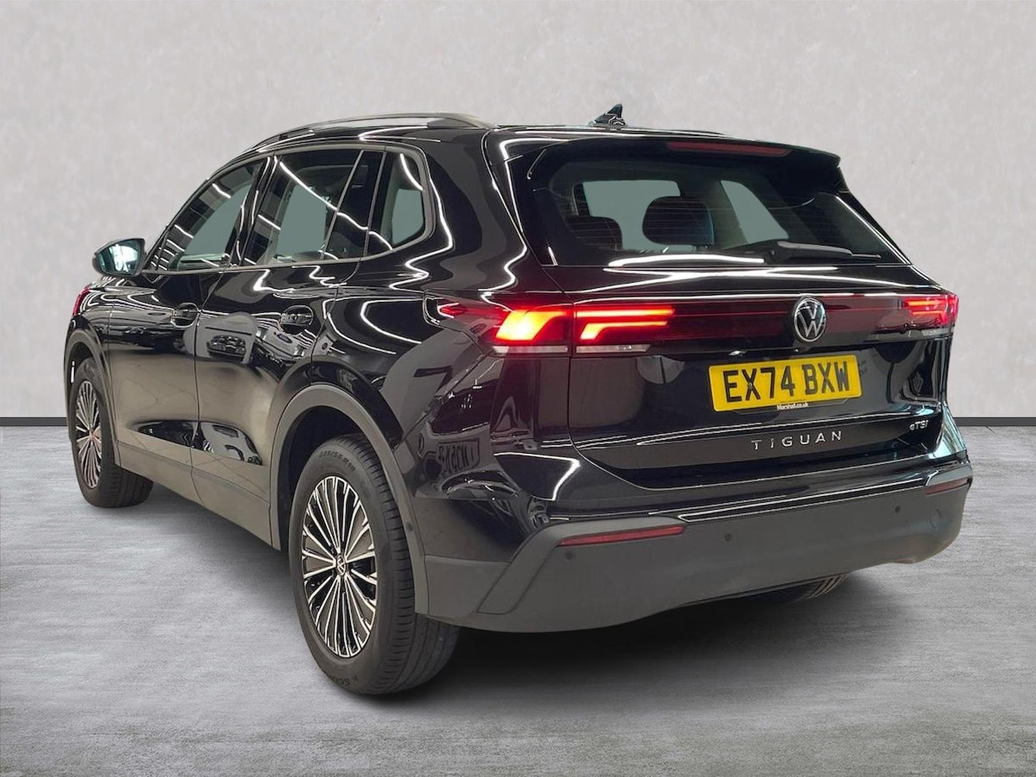 Used Volkswagen Tiguan 2024 for sale - 76694608: Photo 2